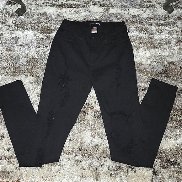 Fashion Nova Denim - Fashion Nova Distressed Black Jeans Size 5 (26" waist)